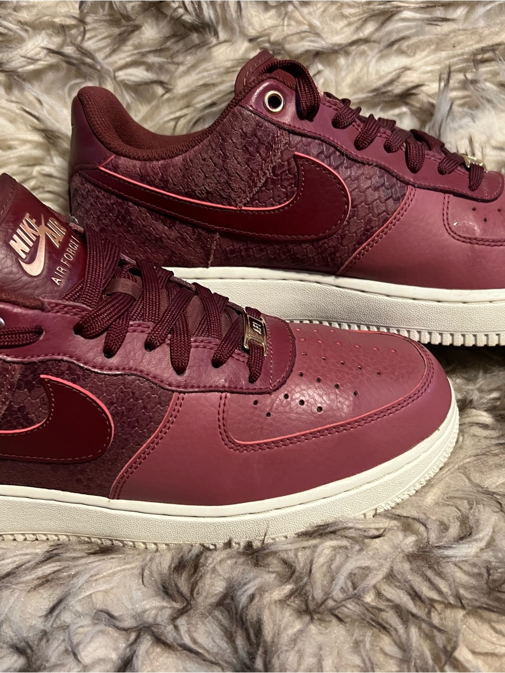 Nike Air Force 1 Men's Sneakers in Burgundy with Gold Accents Sz 9.5 - Picture 6 of 15